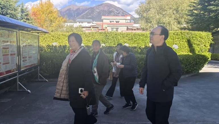 高原賦能，擘畫未來——中國香妝協(xié)會專家團蒞臨奇正指導(dǎo)藏藥化妝品產(chǎn)業(yè)發(fā)展